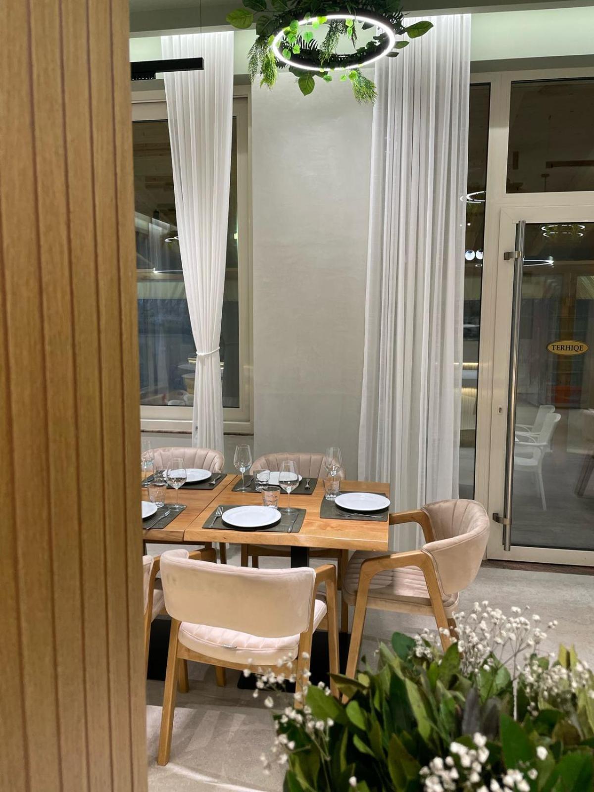 Hotel Vila Misiri Durres Exterior photo