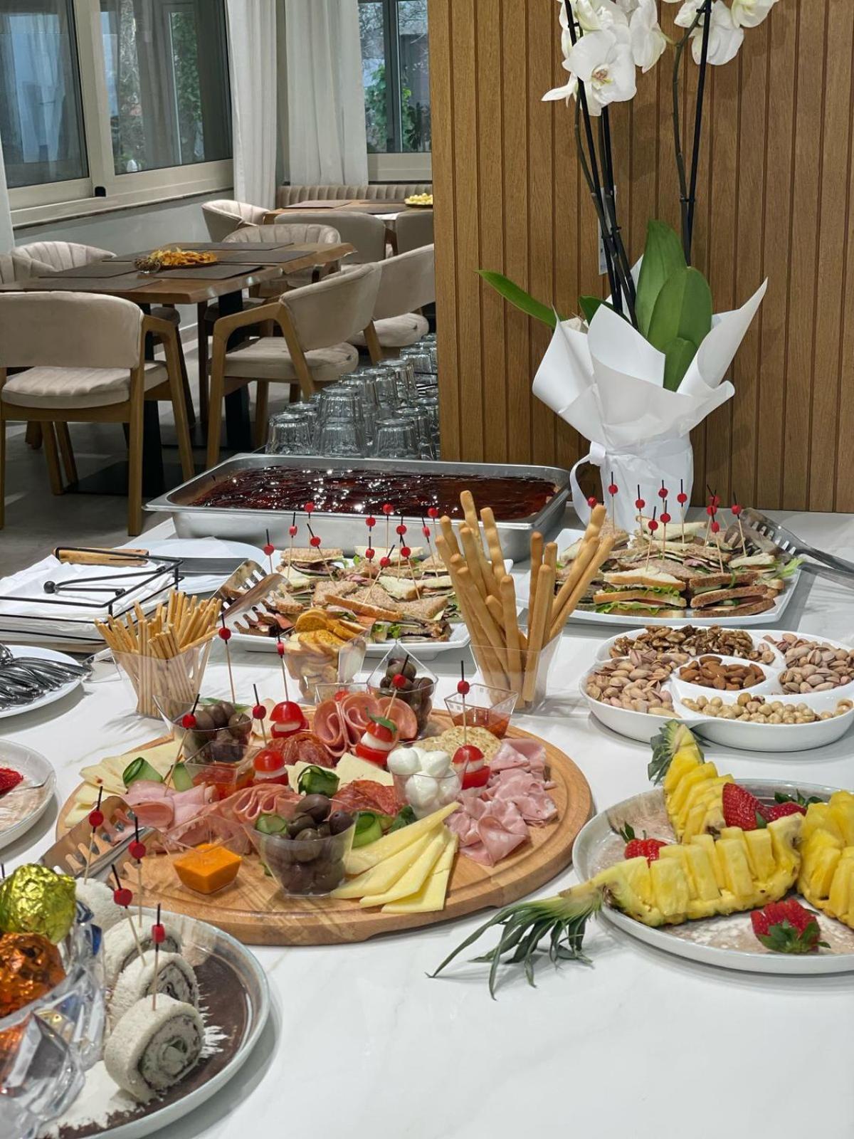 Hotel Vila Misiri Durres Exterior photo